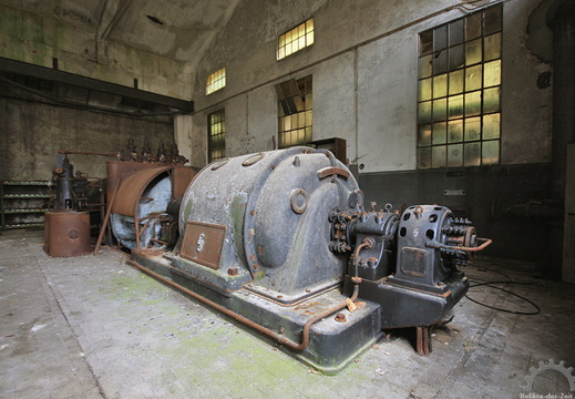 Papierfabrik mit historischen Kraftwerken